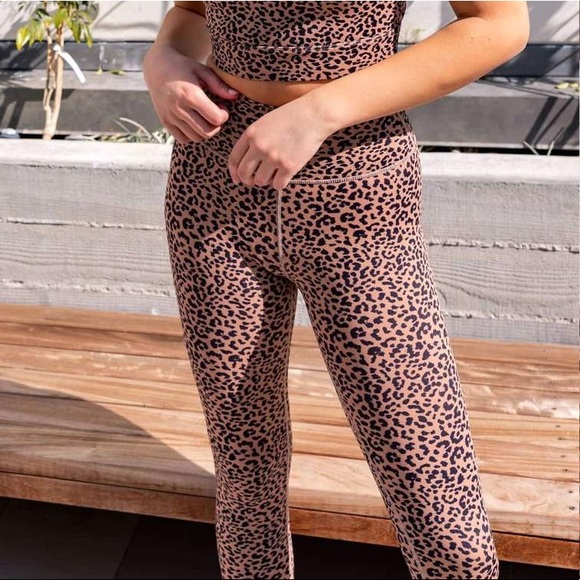 NWOT LEOPARD PRINT 7/8 LEGGINGS - Picture 2 of 11